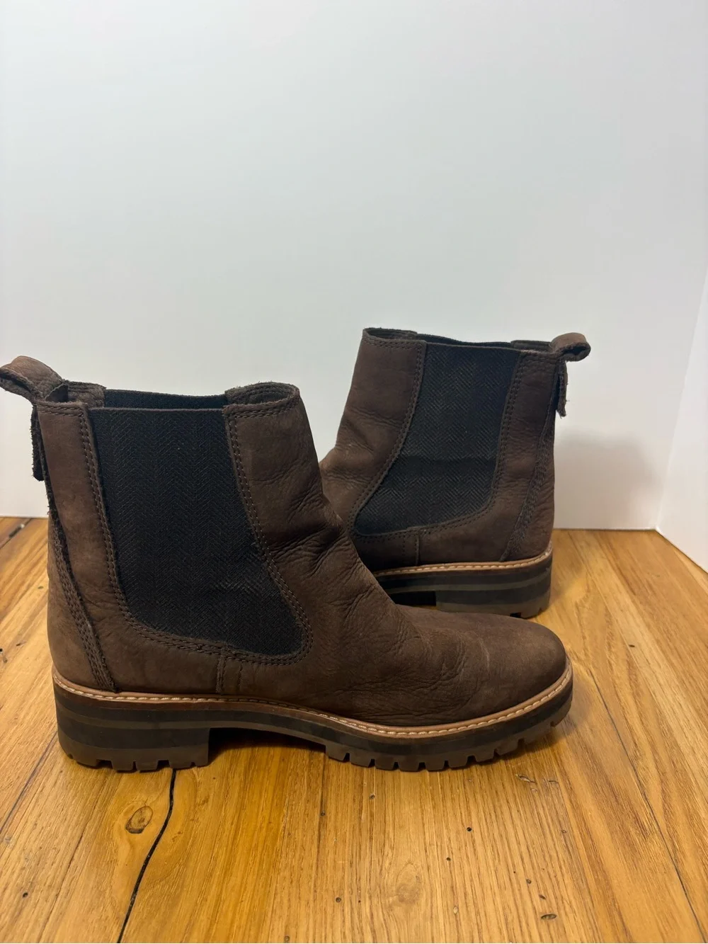Timberland || Courmayeur Valley Chelsea Boot lug sole, side goring, women, Sz 10